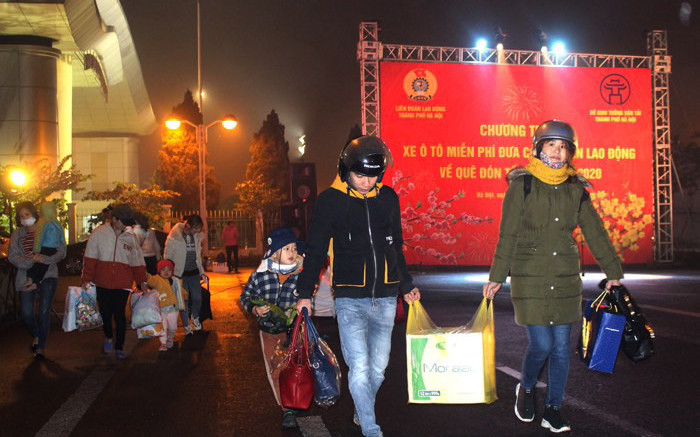Các cấp công đoàn Hà Nội tổ chức đưa công nhân lao động về quê ăn Tết năm 2020.