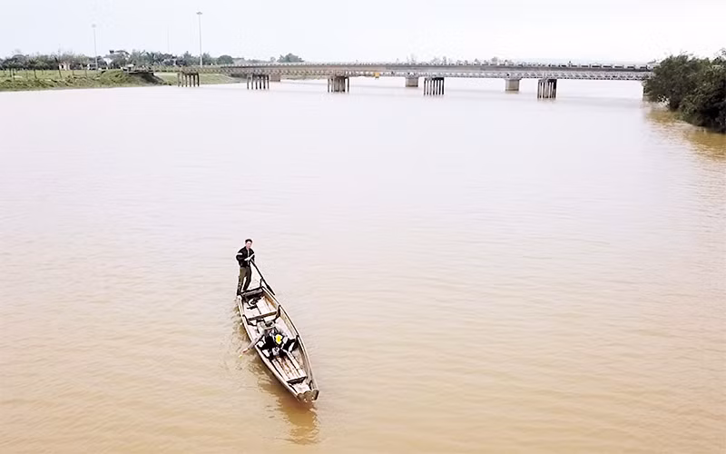 Trên dòng sông Bến Hải. Ảnh trong bài: Tác giả cung cấp