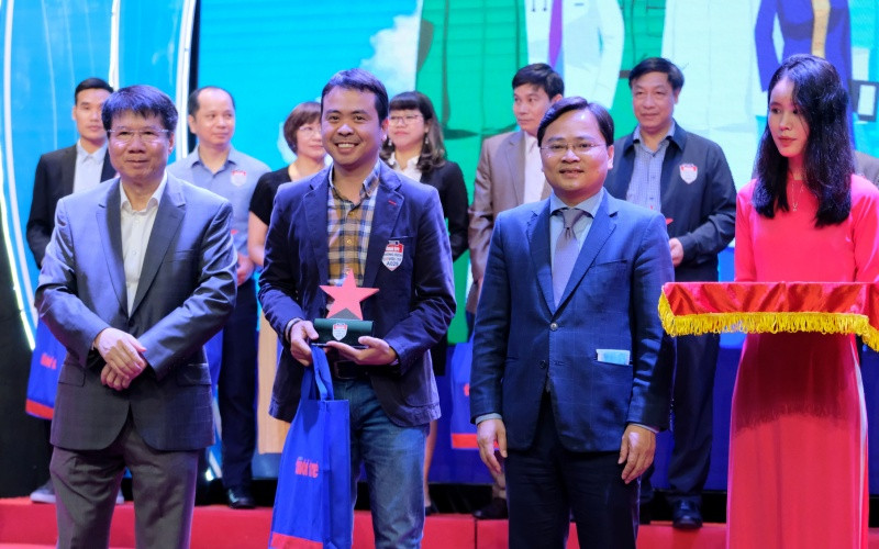 Tri ân 21 tập thể và 105 cá nhân tuyến đầu chống dịch Covid-19.