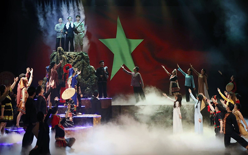 Cảnh trong vở nhạc kịch Người cầm lái. (Ảnh QUANG VINH) 