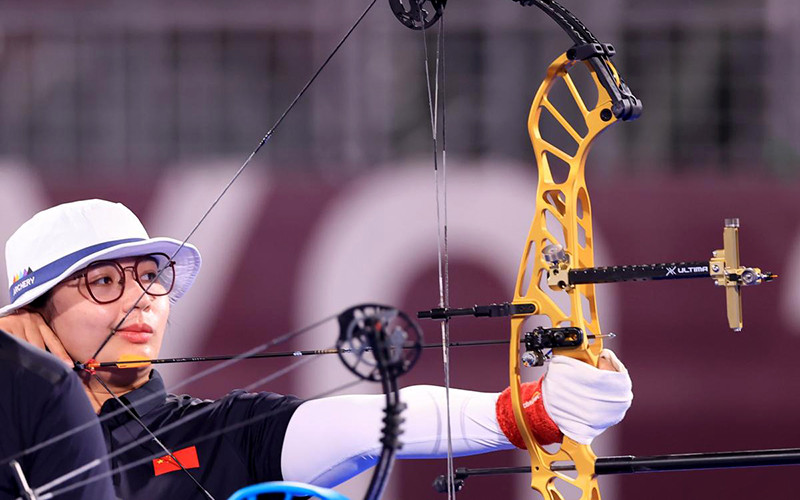 VÐV Chen Minyi giúp Trung Quốc giành HCV ở nội dung bắn cung đồng đội hỗn hợp W1. Ảnh: IPC/Getty