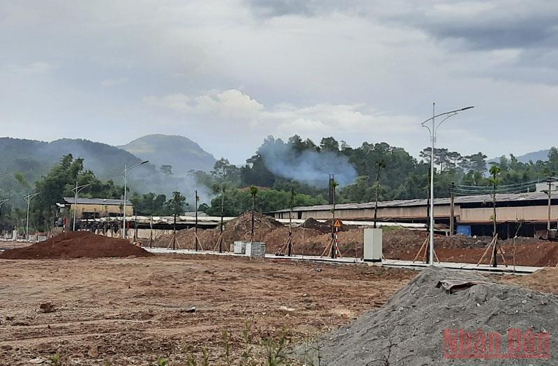 Nhà máy sản xuất gạch tuynel ở tổ 19, phường Him Lam vẫn hoạt động sản xuất bình thường.