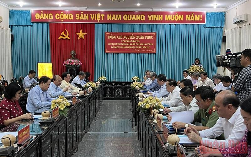 Toàn cảnh buổi làm việc.
