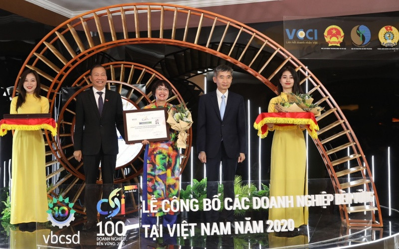 Vinh danh top 100 doanh nghiệp phát triển bền vững.