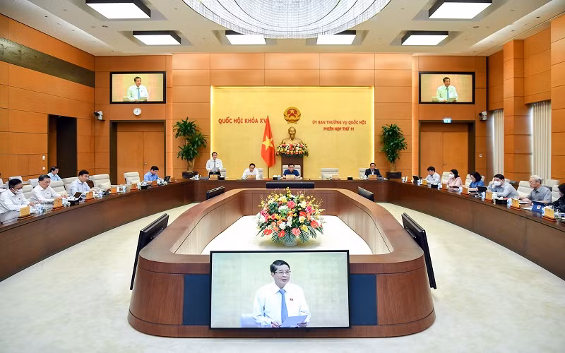 Phiên họp thứ 11 Ủy ban Thường vụ Quốc hội xem xét việc dự kiến phương án phân bổ vốn ngân sách trung ương giai đoạn 2021-2025 và năm 2022 cho các bộ, cơ quan trung ương và địa phương thực hiện 3 Chương trình mục tiêu quốc gia.(Ảnh Duy Linh)
