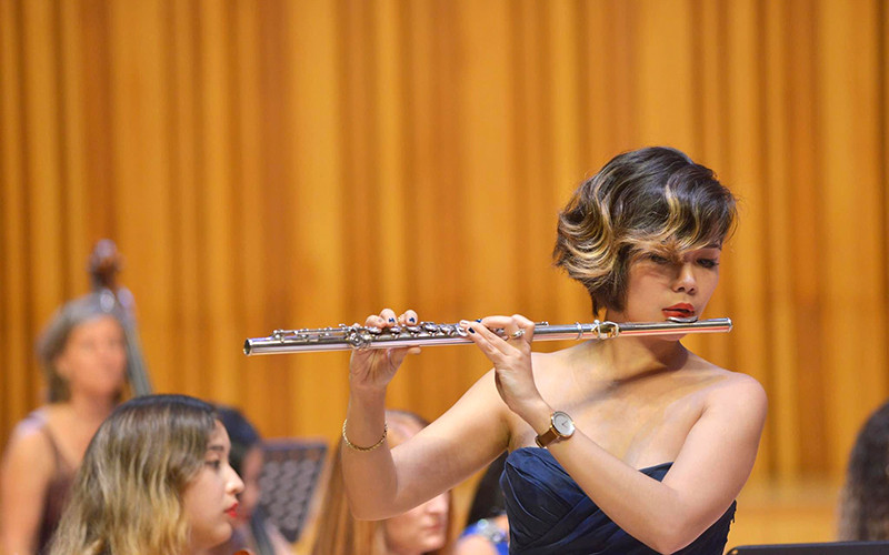 Nghệ sĩ sáo Lê Thư Hương.