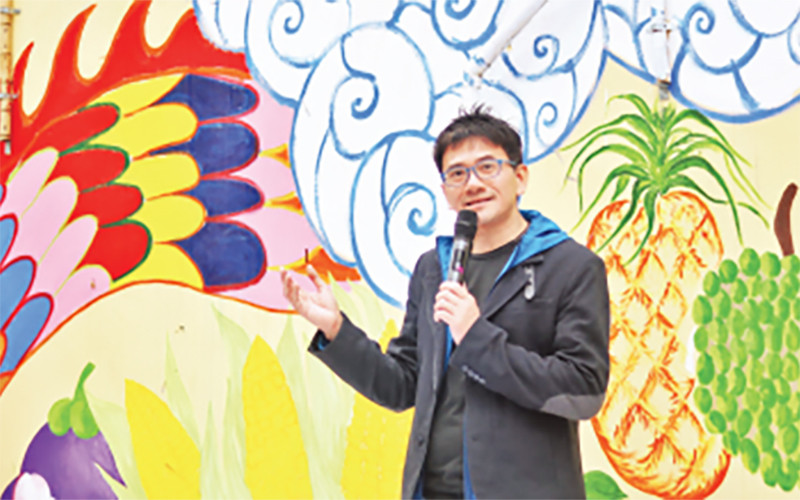 Anh Lê Quang Bình trong sự kiện khánh thành sân chơi tại tổ 16, phường Phúc Tân (quận Hoàn Kiếm, Hà Nội).