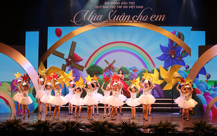 Chương trình "Mùa xuân cho em" lần thứ 13 (Ảnh: baodansinh.vn).