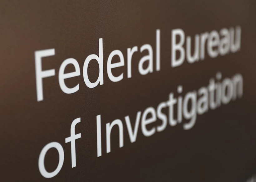 Biển hiệu của Cục Điều tra Liên bang Mỹ bên ngoài Tòa nhà của FBI ở Washington, Mỹ. Ảnh: Reuters.