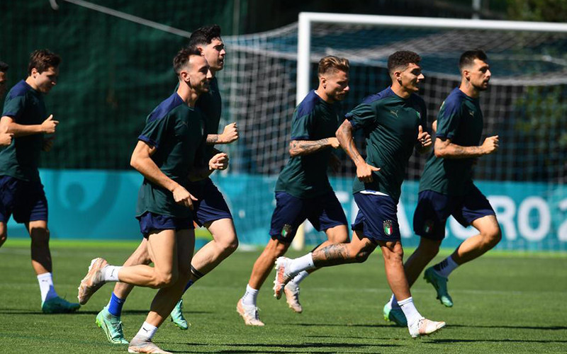 Đội tuyển Italia tập luyện trước trận gặp đội tuyển Áo ở vòng 1/8.