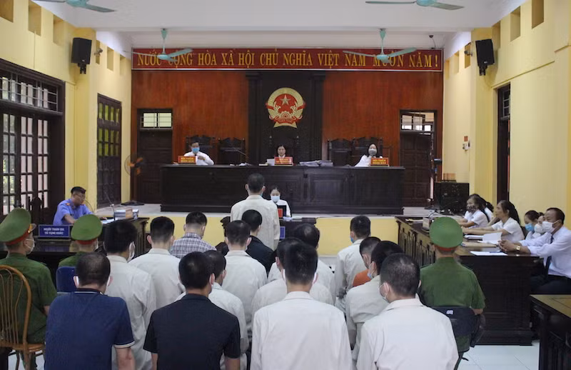 Tuyên phạt tù 21 bị cáo tổ chức nhập cảnh trái phép