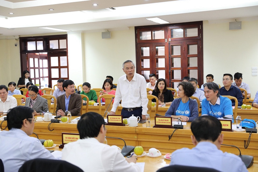 gày 10-11, Thứ trưởng Phùng Đức Tiến làm việc với hai tỉnh Hà Tĩnh, Quảng Bình về khắc phục hậu quả mưa lũ ở miền trung.