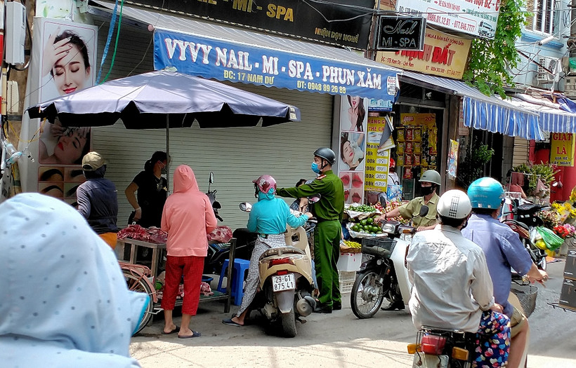 Hà Nội ngày đầu thực hiện các biện pháp cấp bách phòng, chống dịch Covid-19