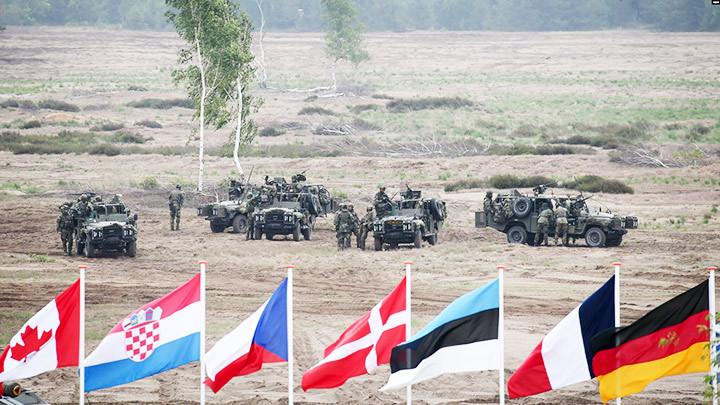 Một cuộc tập trận của binh sĩ NATO tại phía đông châu Âu. Ảnh: REUTERS