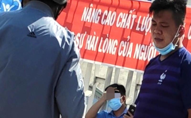 Đối tượng Lê Văn Thắng (bên phải) bị khởi tố, tạm giam.    