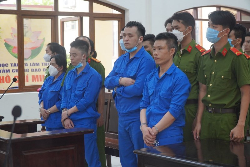 Các bị cáo tại phiên tòa.