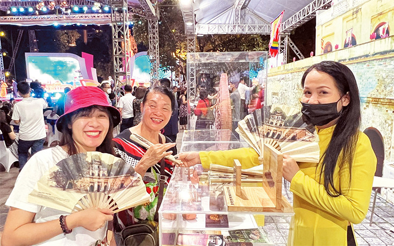 Giới thiệu tour tại Lễ hội Du lịch Hà Nội 2022.