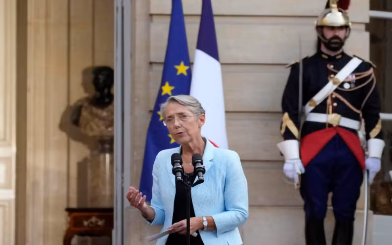 Chính phủ mới của Thủ tướng Élisabeth Borne có 21 nam và 21 nữ. (Ảnh: Le Monde)