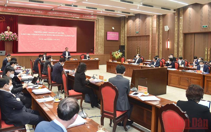 Quang cảnh buổi làm việc.