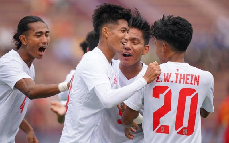 Các cầu thủ U23 Myanmar ăn mừng bàn thắng trong trận gặp U23 Timor Leste chiều 8/5. (Ảnh: 24h.com.vn)