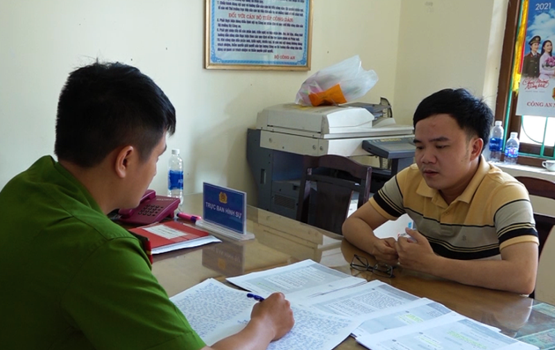 Nguyễn Tiến Sỹ tại Cơ quan điều tra Công an Quảng Bình.