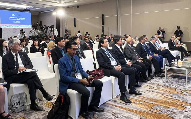 Đoàn Việt Nam do Tổng cục trưởng Nguyễn Trùng Khánh làm Trưởng đoàn đã tham dự Hội nghị Cấp cao Toàn cầu của UNWTO về Du lịch Cộng đồng tại Maldives.