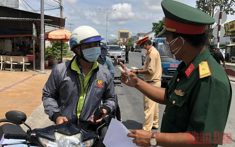 Sau khi chuyển sang trạng thái “bình thường mới”, Sóc Trăng vẫn duy trì các chốt kiểm soát nhằm kịp thời phát hiện không để dịch Covid-19 lây lan trong cộng đồng.