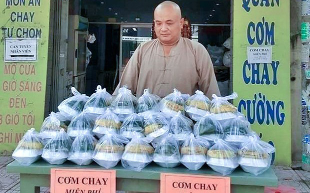 Anh Vũ Quốc Cường đã cùng gia đình và bạn bè hỗ trợ tuyến đầu chống dịch từ khi dịch bệnh bùng phát. (Nguồn: VGP)