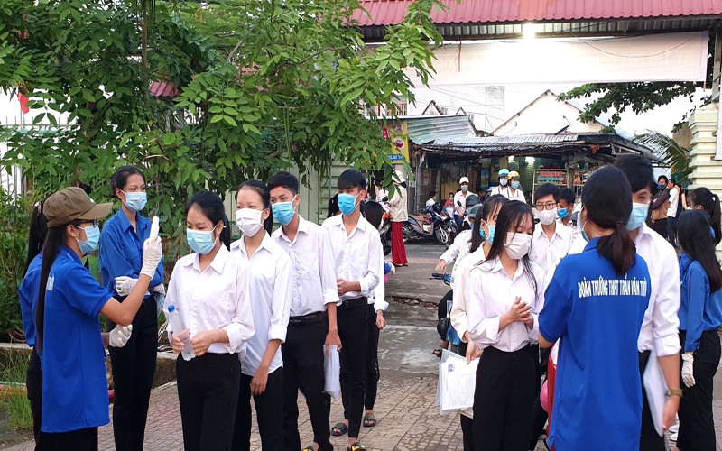 Các hoạt động tình nguyện, tiếp sức mùa thi gây ấn tượng tại vùng sông nước Cà Mau. 