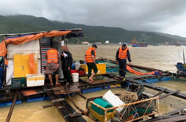 Mực nước biển dâng cao ảnh hưởng đến việc tìm kiếm ngư dân mất tích.