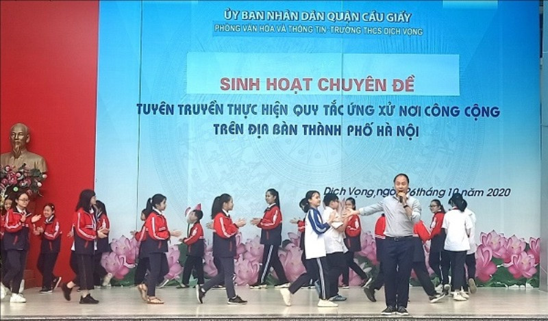 Tuyên truyền Quy tắc ứng xử cho các em học sinh ở Cầu Giấy.