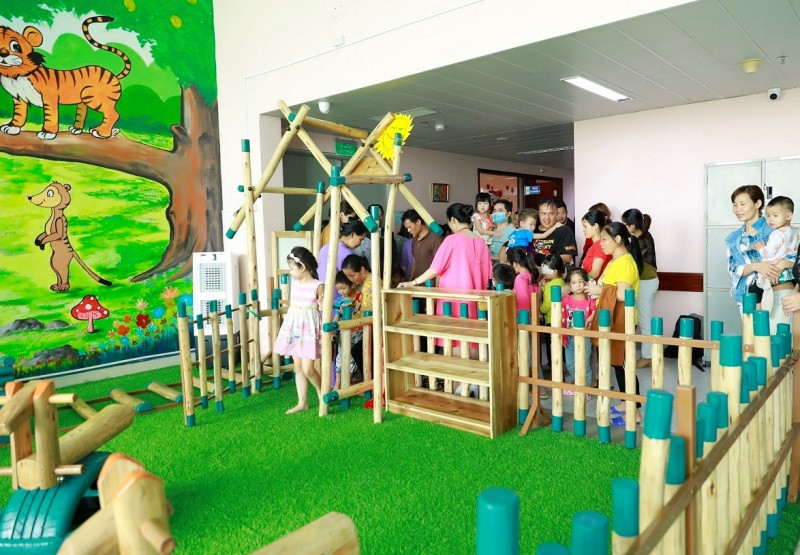 Khu vui chơi mở cửa chào đón những “vị khách” đầu tiên.