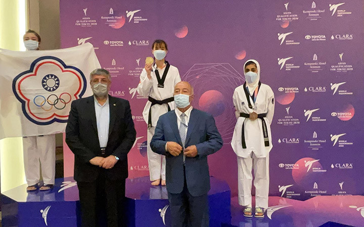 Kim Tuyền nhận đồng HCV taekwondo (Ảnh: Đội tuyển Việt Nam cung cấp).