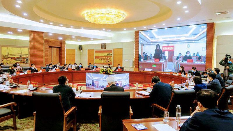 Quang cảnh họp trực tuyến Ban Thường vụ Thành ủy Hải Phòng với Ban Thường vụ các quận, huyện ủy sáng 2-2.