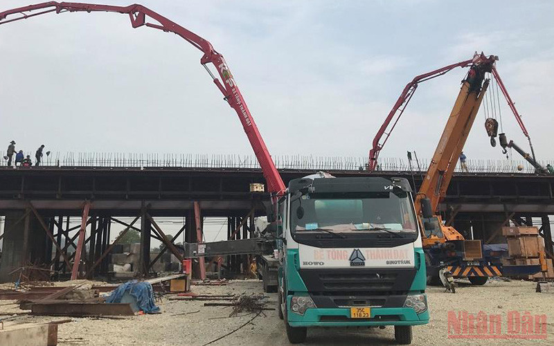 Thi công dự án Mai Sơn - quốc lộ 45. (Ảnh minh họa: Quang Hưng) 