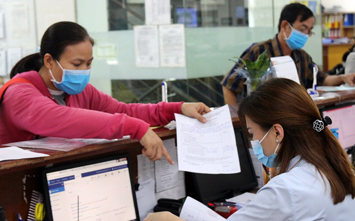 Giao dịch tại cơ quan bảo hiểm xã hội (Ảnhminh họa: VSS).