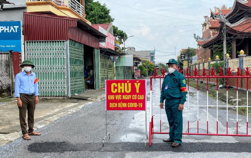  Huyện Giao Thủy (Nam Định) tăng cường hoạt động của các chốt kiểm soát dịch Covid-19 khi phát hiện 2 ca nhiễm mới chưa rõ nguồn lây.