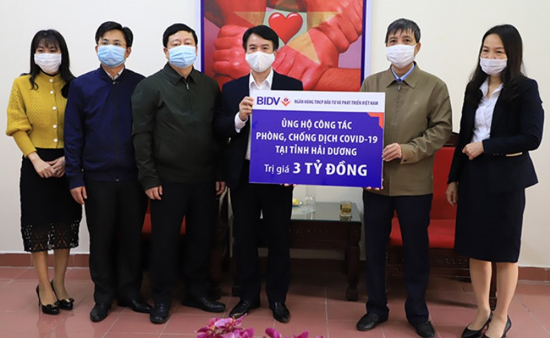 Ủy ban MTTQ tỉnh Hải Dương nhận tiền hỗ trợ từ Ngân hàng Đầu tư và Phát triển Việt Nam.