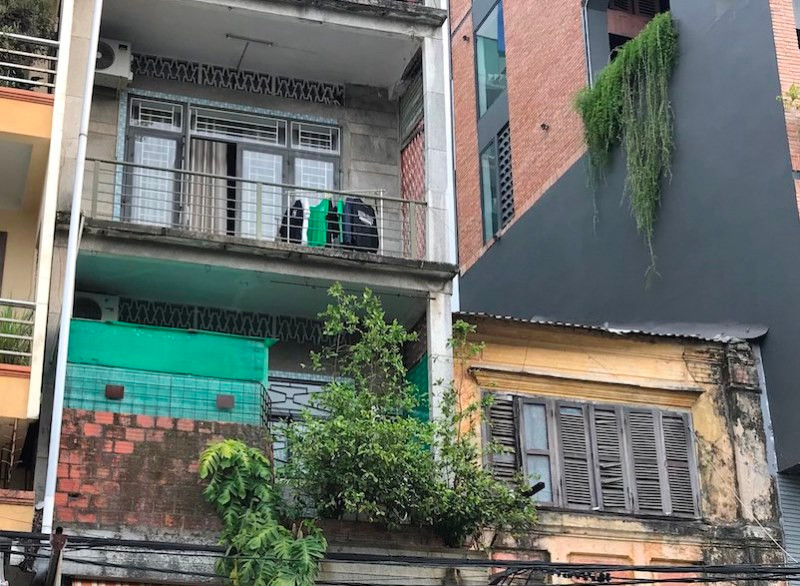 Khu tập thể số 5 Nguyễn Thái Học thuộc mức độ nguy hiểm cấp D, ảnh chụp chiều 10/6.