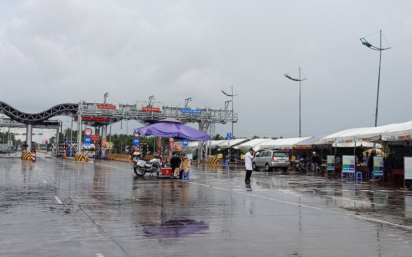 Chốt kiểm soát dịch Covid-19 cầu Cổ Chiên, Quốc lộ 60, cửa ngõ chính vào tỉnh Trà Vinh.