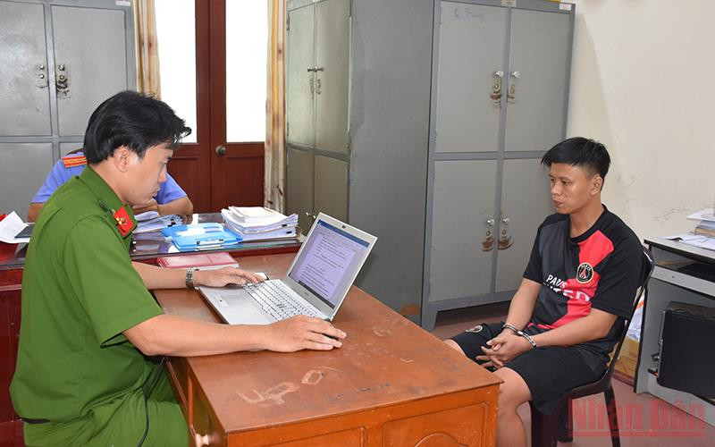 Đối tượng Võ Hoàng Khang tại cơ quan công an. 