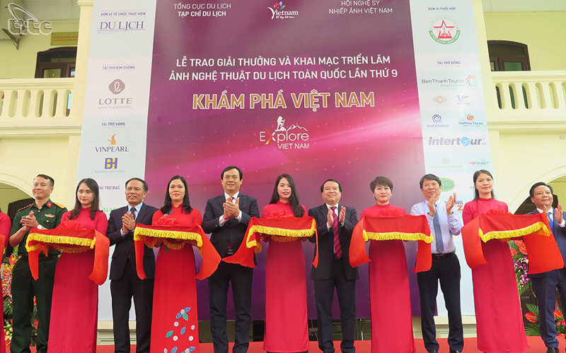 Lễ trao giải thưởng và khai mạc triển lãm ảnh diễn ra sáng 24-9 (Ảnh: TCDL)