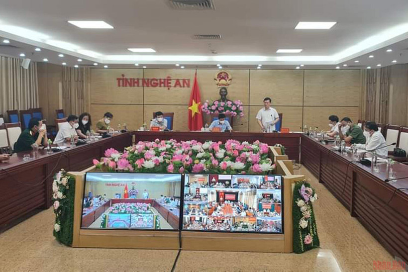 Ban chỉ đạo phòng, chống dịch Covid-19 Nghệ An họp trực tuyến với các địa phương trong tỉnh để bàn giải pháp phòng chống dịch.
