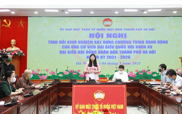 Chủ tịch Ủy ban MTTQ Việt Nam thành phố Hà Nội Nguyễn Lan Hương phát biểu tại hội nghị.