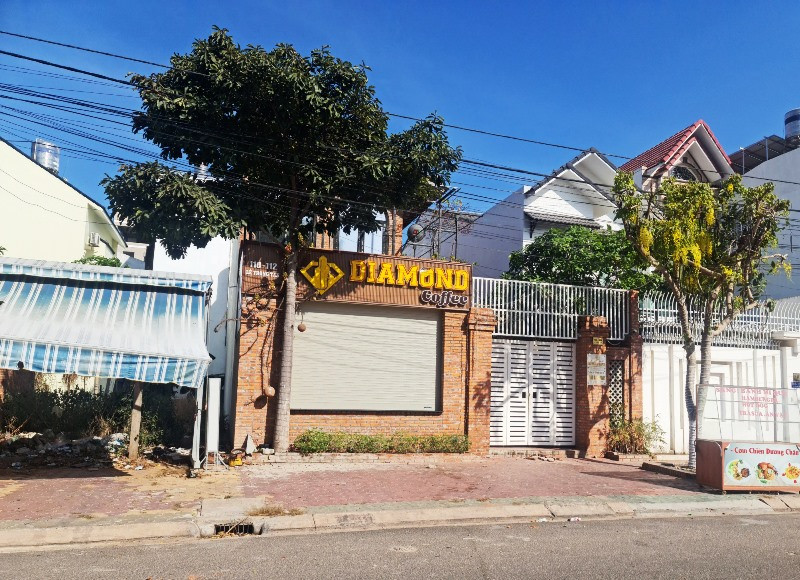 Trụ sở Công ty TNHH Địa ốc Diamond Land tại phường Xuân An, TP phan Thiết do bị can Nguyễn Quang Bình làm Giám đốc.
