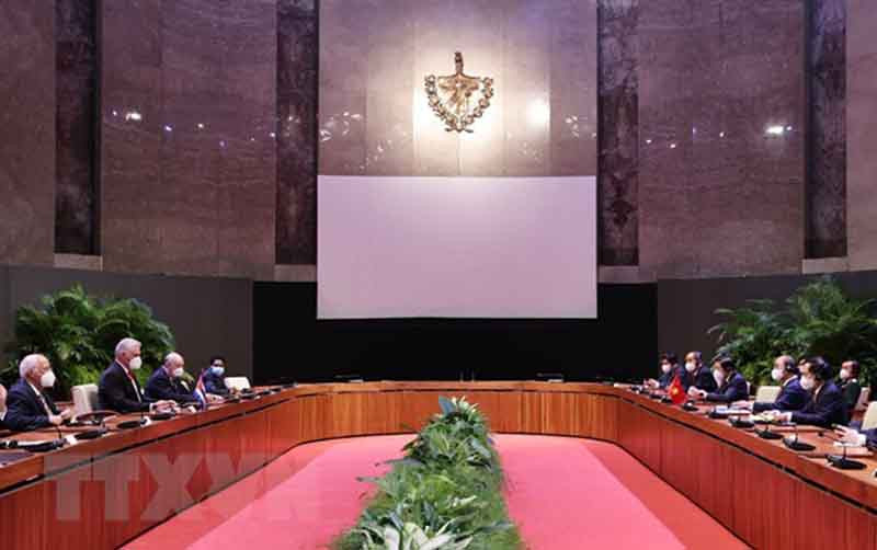 Chủ tịch nước Nguyễn Xuân Phúc hội đàm với Bí thư thứ nhất Ban Chấp hành Trung ương Đảng Cộng sản Cuba, Chủ tịch Hội đồng Nhà nước và Hội đồng Bộ trưởng Cộng hòa Cuba Miguel Díaz-Canel. (Ảnh: TTXVN)