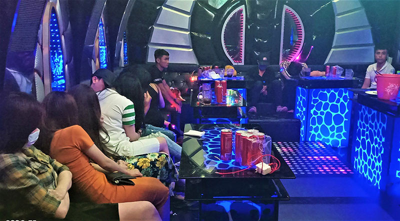 Các đối tượng bị bắt quả tang sử dụng trái phép chất ma túy.