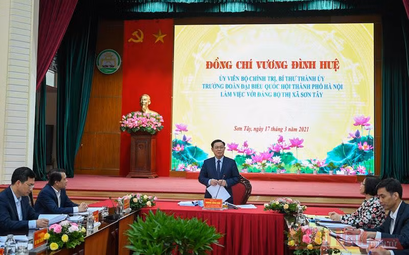 Đồng chí Vương Đình Huệ, Ủy viên Bộ Chính trị, Bí thư Thành ủy Hà Nội phát biểu kết luận buổi làm việc. (Ảnh: DUY LINH)