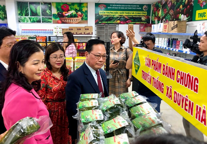 Sản phẩm bánh chưng Tranh Khúc (xã Duyên Hà, huyện Thanh Trì) được bày bán rộng rãi tại nhiều siêu thị, chuỗi thực phẩm.