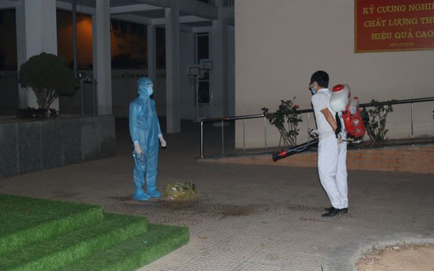 28 học sinh và phụ huynh trường Tiểu học Xuân Phương được về nhà đón Tết